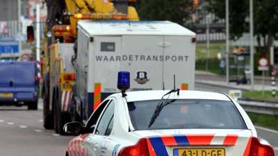 Foto van Brink's geldtransport en politieauto | Archief EHF