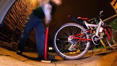 Opmerkelijke straf: Man moet van officier van justitie fietsbanden oppompen