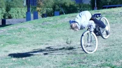 Niet een lokfiets tegen fietsendieven, maar een kabel aan je fiets
