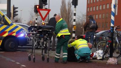 Fietsster gewond aan been na val 