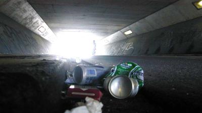 fietstunnel-zwerfvuil-blikjes