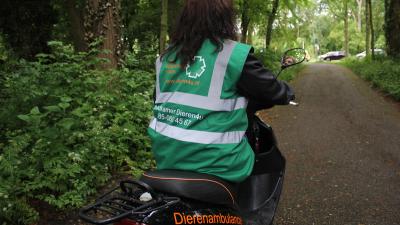 Dierenambulance op de scooter