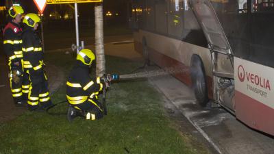 Buschauffeur blust beginnende brand in bus