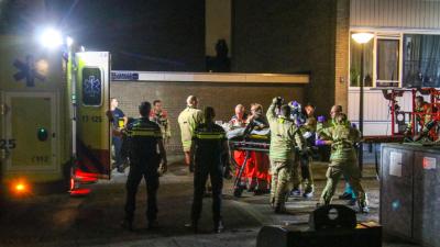 Hulpdiensten bij neergestoken vrouw