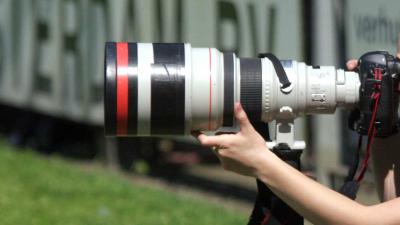 Gehoor sportfotograaf door gegooid vuurwerk beschadigd