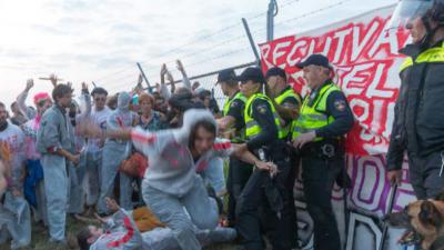 Politie grijpt in bij actie van Code Rood Nam-locatie in Farmsum