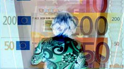 geldautomaat-vrouw-pin