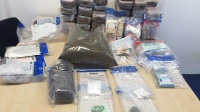 Grote hoeveelheid hard- en softdrugs aangetroffen 