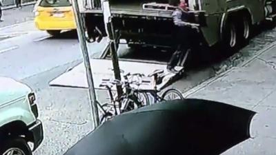 Man steelt emmer goud van 1,6 miljoen dollar uit gepantserde wagen