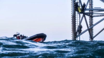  Negen aanhoudingen actie Greenpeace boorplatform Schiermonnikoog