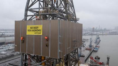 Activisten beklimmen eerste schip ter wereld geschikt voor diepzeemijnbouw 