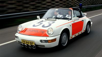 Frits van Bruggen opent tentoonstelling Rijkspolitie Porsche