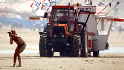 Foto van haringkar op strand | Archief EHF