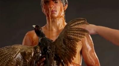 Mierzoete plaatjes, fotograaf overgiet modellen met honing