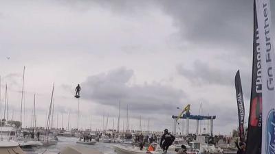 Fransman vliegt recordafstand van ruim 2 km op hoverboard 