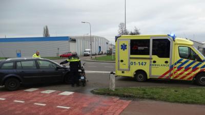 Aanrijding tussen snorfiets en auto in Groningen