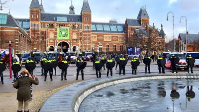 Mobiele eenheid op Museumplein 