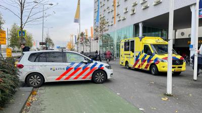 Ambulance en politie op Boumaboulevard