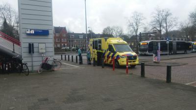 Ambulance bij station 