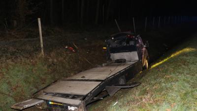 Oprijwagen in een greppel