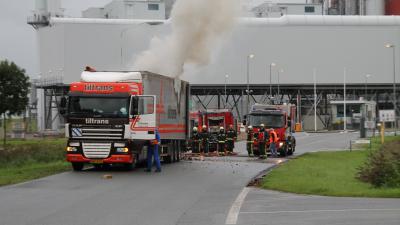 Trailer met afval in brand Delfzijl
