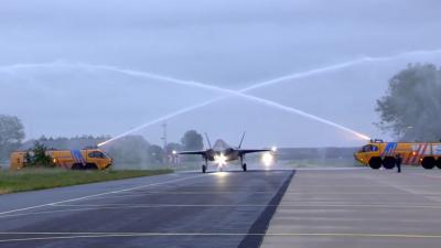 F-35 jachttoestellen na uurtje vertraging geland op vliegbasis Leeuwarden