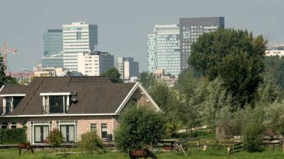 Amsterdam reserveert 70 voetbalvelden voor kantoorbouw