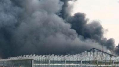 Grote brand in tuincentrum in Uddel