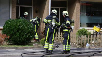 Buurman blust keukenbrand en haalt bewoner uit woning in Boxtel