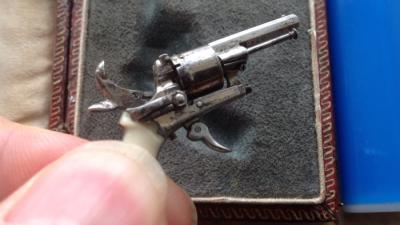 Kleinste pistool ter wereld onder de hamer