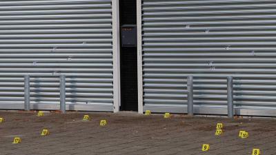 Burgemeester Halsema sluit beschoten bedrijfspand Johan Huizingalaan