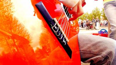 Foto van gitaar vrijmarkt Koningsdag Amstelveen | EHF en Martin Seegers
