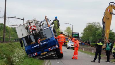 kraanwagen, belanden, spoorsloot 