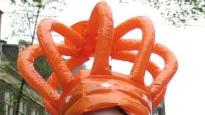 Toeristen denken dat vandaag Koninginnedag in Nederland wordt gevierd