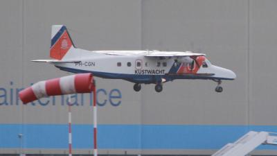 Vliegbasis Eindhoven dicht na klapband kustwachtvliegtuig