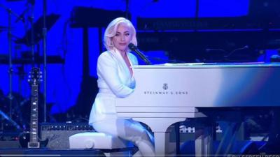 Lady Gaga moet weer optredens afzeggen vanwege pijnklachten 