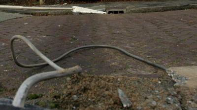 Politie pakt dronken bestuurder door spoor van brokstukken te volgen