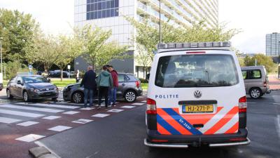 Auto knalt op leswagen  