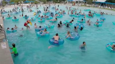 Jongetje dat niet kan zwemmen dankt leven aan Life Guard met arendsogen