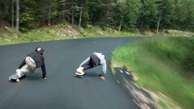 Met meer dan 100 km/h bergaf op longboard