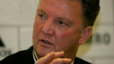 Hans van Breukelen wil opstappen voor Van Gaal