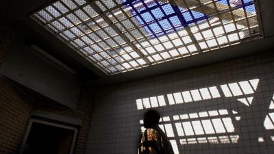 luchtplaats-gevangenis-tralies-EBI