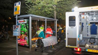 Scooterrijder gewond na botsing tegen bushokje