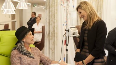 Koningin Máxima brengt werkbezoek aan het Alexander Monro Borstkankerziekenhuis