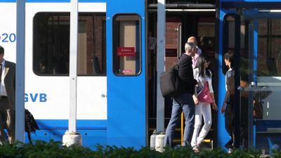 Hulpverleenster door voormalig patiënt in been gestoken