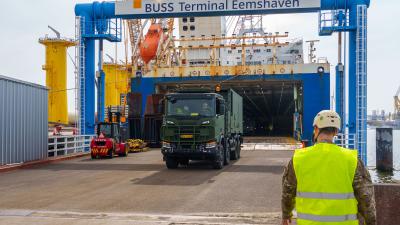 Militair konvooi eemshaven