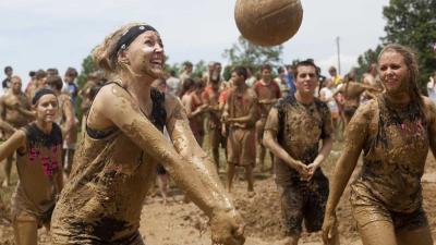 Lekker volleyballen in de Limburgse modder