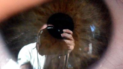 Modellenfotograaf onder vuur vanwege getinte foto&#039;s van minderjarige meisjes