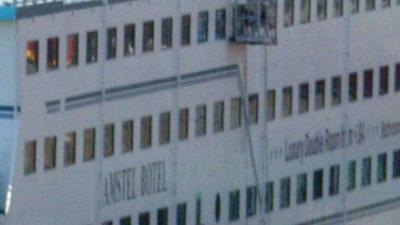 Bed-bad-broodschip voor dakloze vluchtelingen aangemeerd in Groningen