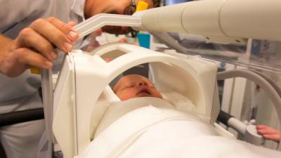 Maastricht UMC+ neemt speciale MRI-couveuse in gebruik